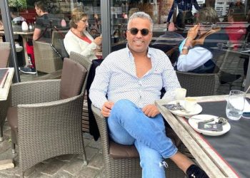 بعد نقلو للسجن بتهمة “النصب”.. مجموعة ديال الفنانة تنازلو لعبد الفتاح جوادي على وجه الأم ديالو المريضة