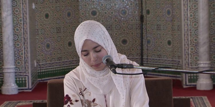 المغربية سارة بلمامون تَّوّْجَات بجائزة ماليزيا للقرآن الكريم