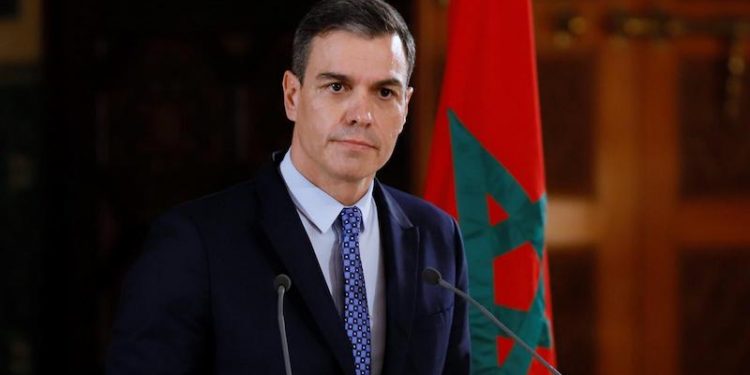 “بيدرو سانشيز” مدوز العطلة فالمغرب.. وجدل كبير فالصبليون على هاد القضية