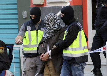 توقيف 2 ديال الأشخاص مغاربة بإسبانيا بسباب تورّطهم فْقَضِيَّة تجنيد قاصرين لصالح منظمات متطرفة