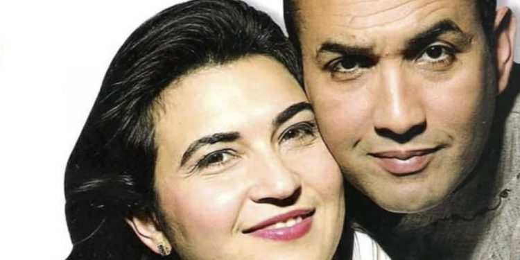 رشيد الوالي يستقبل زوجته بعد عودتها من كوريا