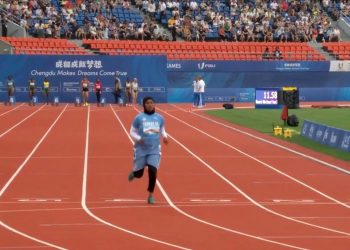 عداءة صومالية تثير ضجة عالمية بتسجيلها رقمًا قياسيا “كأبطأ عدّاءة”  في السباق