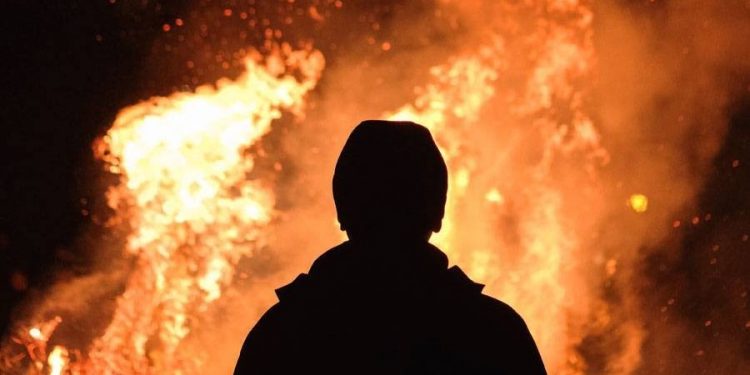 إضرام النا—ر في قسارية ببرشيد كتورط شخص مشتبه فهاد القضية