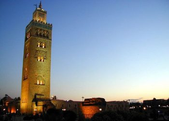 صومعة الكتبية تضرر بفعل الزلزال العني—ف