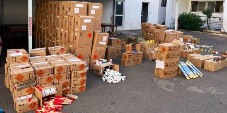 ضبط ثلاثة أشخاص بحوزتهم حوالي 242 ألف وحدة من المفرقعات ب” حي بوشنتوف”