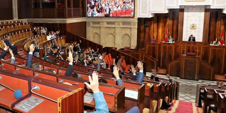 جدل بيع الكتب المدرسية كيوصل للبرلمان