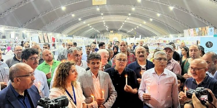بقيادة وزير الثقافة الفلسطيني..وقفة تضامن مع المغرب بمعرض فلسطين