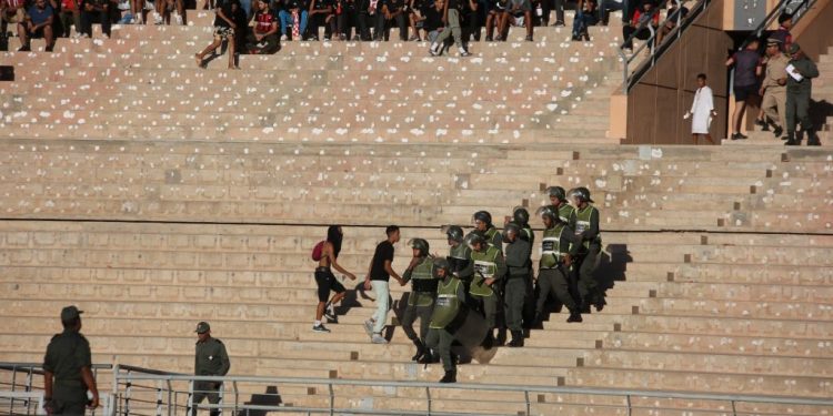 اعتقال 24 متهم عقب الشغب اللي طرى في مباراة الكوكب ووداد فاس