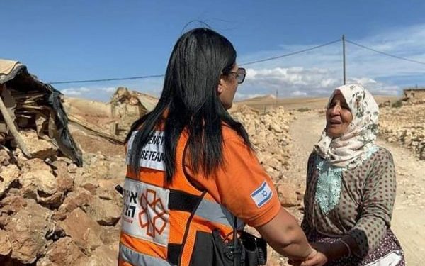 وفد جمعية إسرائيلية كيعاون في عمليات الإنقاذ بالمغرب + (صور)