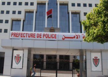 ولاية أمن الدار البيضاء كتفاعل مع فيديو كيوثق لتبادل مجموعة من الأشخاص العنف والرشق بالحجارة بالشارع العام