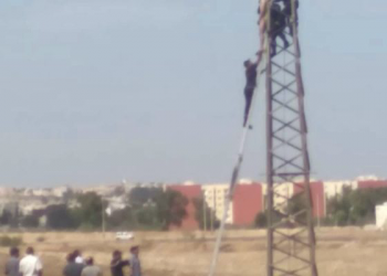 صادم…. ثلاثيني  لقاوه معلق في عمود كهربائي بسطات (صورة)