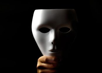 النرجسية.. بين الأكاذيب والواقع