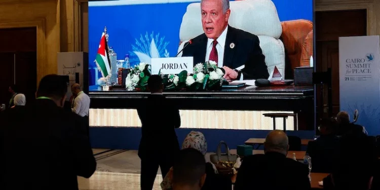 ملك الأردن: تهجير الفلسطينيين جريمة حرب