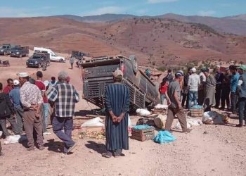 إنقلاب حافلة يودي بحياة شخصان وإصابة ثمانية بجروح خطيرة