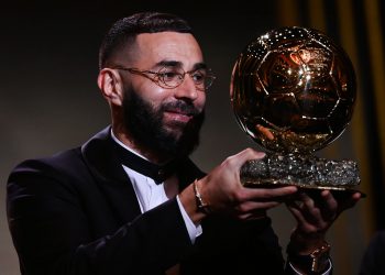 وزير فرنسي يتهم بنزيمة بتورّطه بالإخوان.. ومطالب بسحب الجنسية