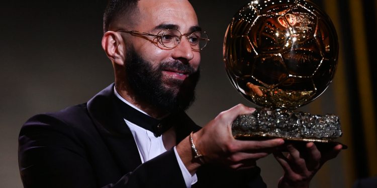 وزير فرنسي يتهم بنزيمة بتورّطه بالإخوان.. ومطالب بسحب الجنسية