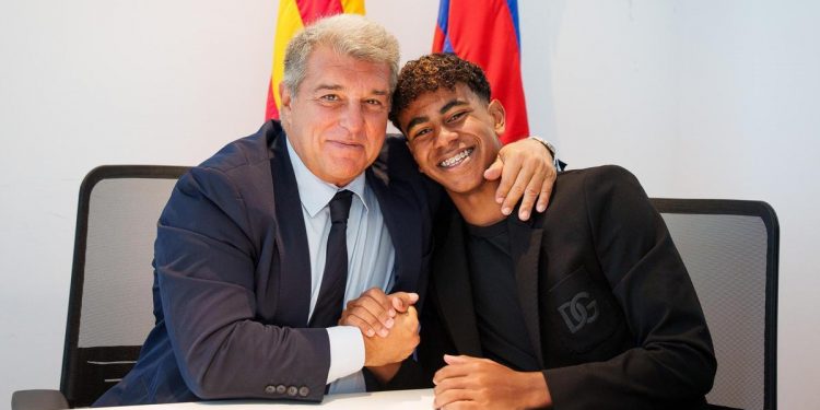 برشلونة جدّد عقد اللاعب المغربي الأصل لامين جمال مع بند جزائي بمليار يورو