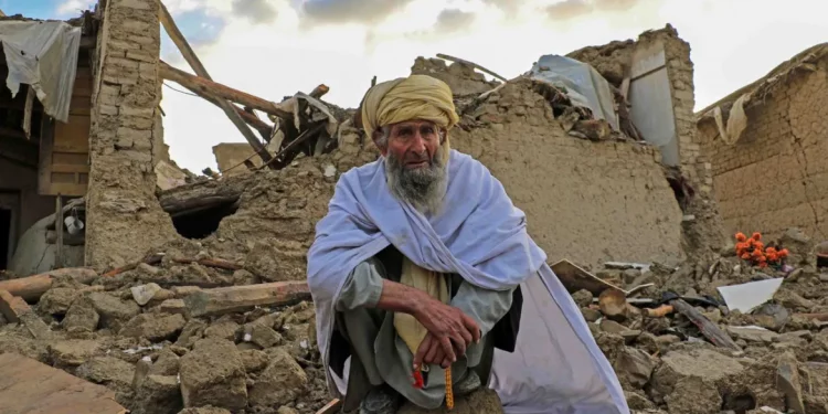 أفغانستان..زلزال بقوة 6.3 درجات يتسبب بمقتل 2500 شخص