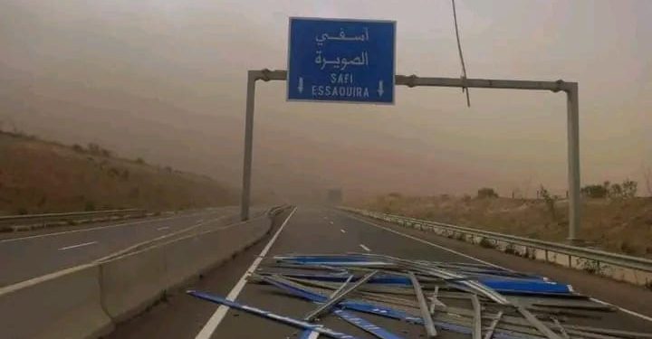 عاجل: الرياح القوية تتسبب في خسائر بالطريق السيار بين أسفي والصويرة