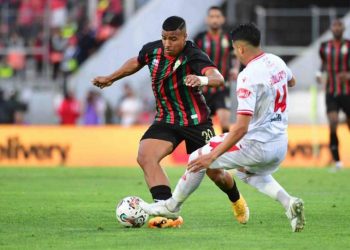 تغيير في توقيت مباراة كلاسيكو الجيش والوداد