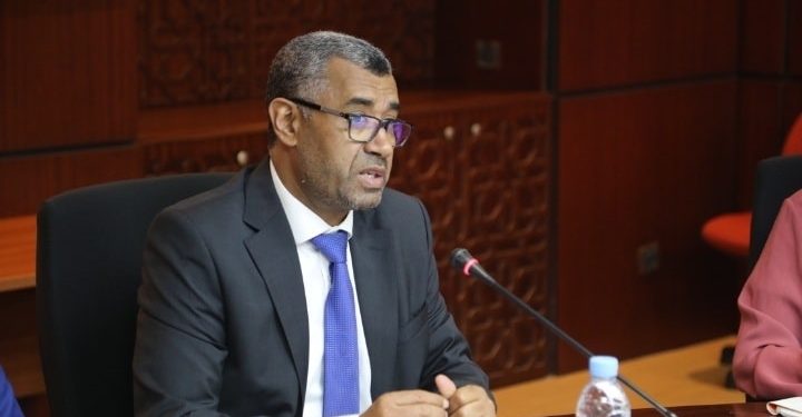 برلماني يطالب الحكومة بإبلاغ المؤسسات الدولية بحادث استهداف السمارة بقذائف