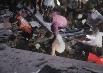 عشرات القتلى في غزة قبل بدء دخول اتفاق للهدنة المؤقتة حيز التنفيذ