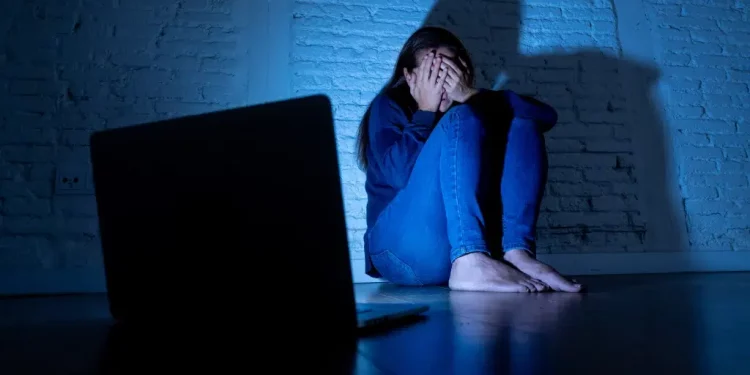 مقترح قانون يهدف إلى تجريم العنف الرقمي للنساء