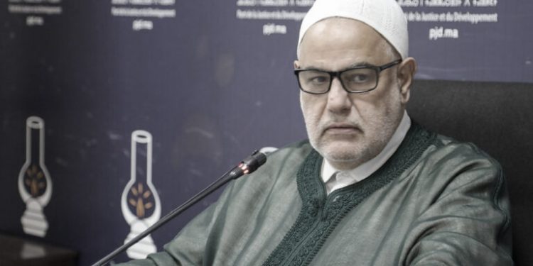 بنكيران يقدم على انتقاد الحكومة في التعليم