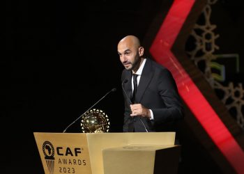 وليد الركراكي يفوز بجائزة أفضل مدرب إفريقي للذكور للسنة 2023