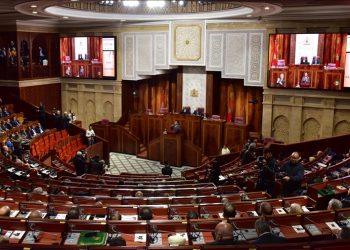 “الورقة الحمراء” في وجه نواب للأمة