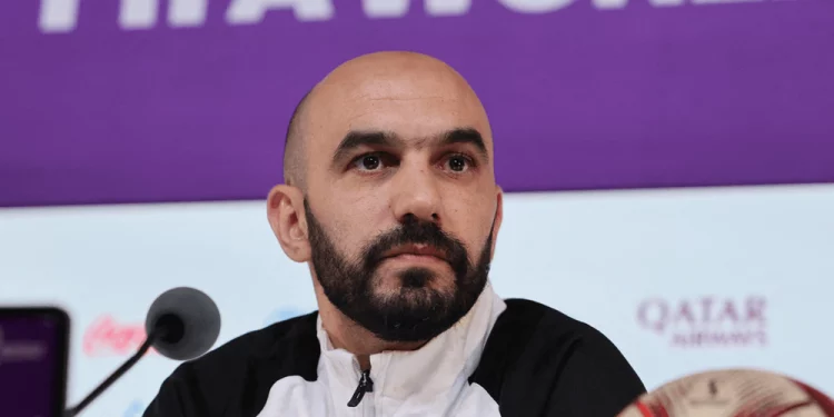 مدرب فلنسيا الإسباني غاضب من الركراكي