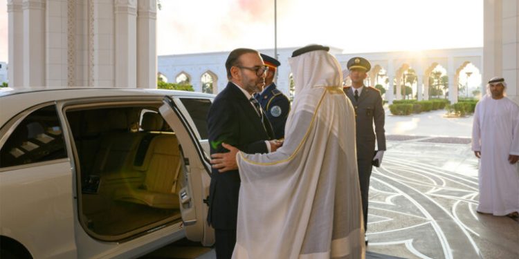 الملك محمد السادس يجري مباحثات على انفراد مع رئيس دولة الإمارات العربية المتحدة