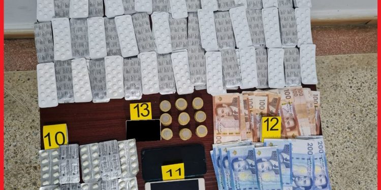حيازة وترويج المخدرات توقف شخصين