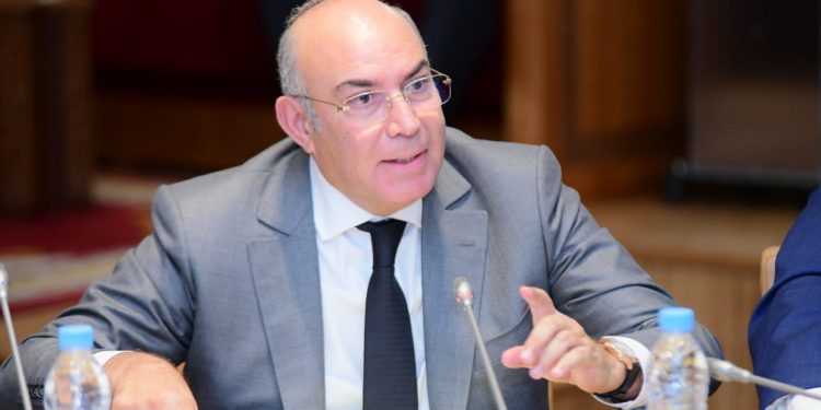 إخوان أخنوش يدافعون عن نصف ولاية الحكومة واصفين إياها بالمشرفة