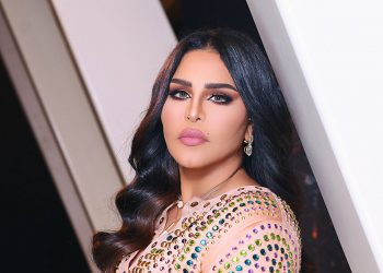 النجمة أحلام تتعرض للسرقة بباريس