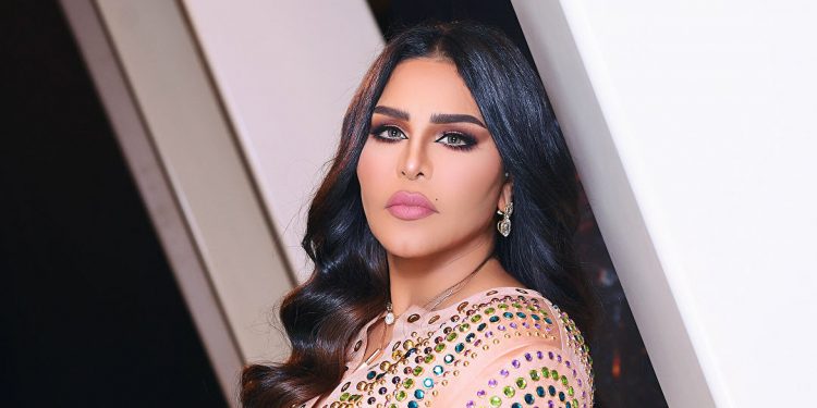 النجمة أحلام تتعرض للسرقة بباريس
