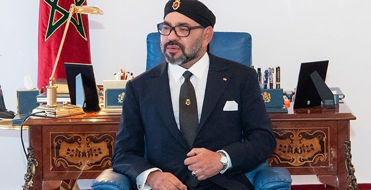 الملك يعزي أفراد أسرة المرحوم العلامة والأديب المقتدر الأستاذ عباس الجراري