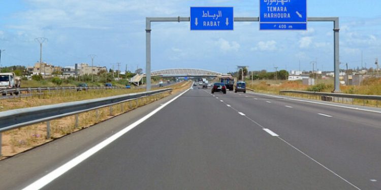 وزارة التجهيز تهيب بمستعملي الطرق والطرق السيارة توخي الحيطة والحذر