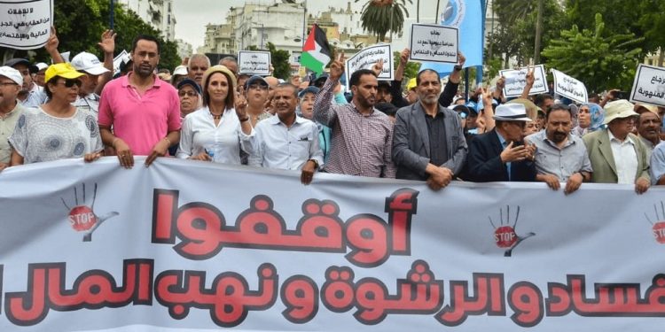 فعاليات حقوقية تطالب بمحاكمة من تصفهم “لصوص المال العام”