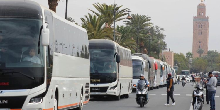 النقل السياحي.. وزارة النقل تعقد اجتماعا للجنة القيادة مع مهنيي القطاع