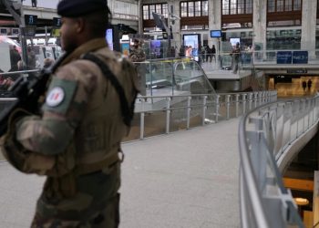إصابة عدد كبير من الأشخاص بعد هجوم بسكين في محطة قطارات وتوقيف مشتبه به بباريس
