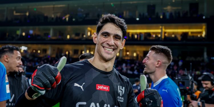 بونو يقود الهلال لدور ربع النهائي