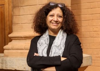“سي إن إن” تسلط الضوء على الفنانة المغربية أمينة أكزناي وتوجتها بجائزة للفن الإفريقي المعاصر