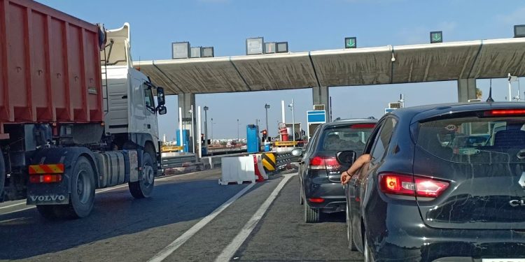 وزارة التجهيز توصي السائقين بالحذر من رياح قوية