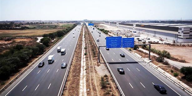 وزارة التجهيز والماء تهيب بمستعملي الطرق توخي الحيطة والحذر