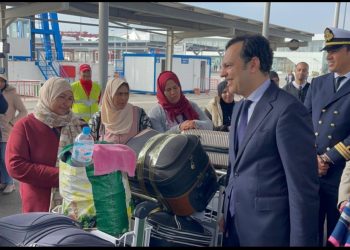 الوزير السكوري يشرف على قافلة رحلات العاملات الزراعيات بمنياء طنجة