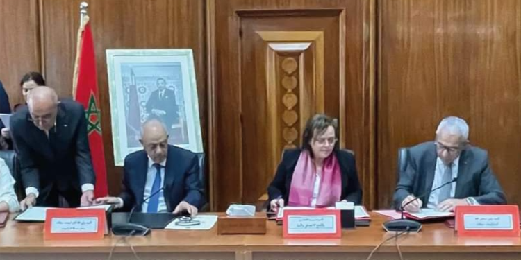 جهة الدار البيضاء – سطات توقع اتفاقيات تهم مؤسسات الرعاية الاجتماعية والأشخاص في وضعية الشارع