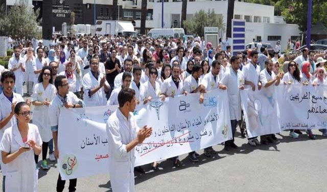 بسبب طلبة كليات الطب والصيدلة.. ميراوي مدعو للمثول داخل قبة البرلمان