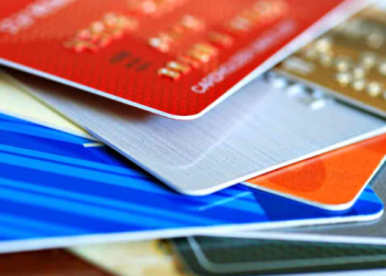 توقيف ثلاثة أشخاص لاشتباه في تورطهم في قرصنة بطاقات الأداء البنكي