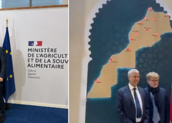 وزير الفلاحة الفرنسي يلتقط صورة لخارطة المملكة المغربية كاملة رفقة محمد الصديقي